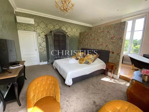 Magnifique château du XIXe siècle rénové, au charme intemporel, aux portes de Bordeaux