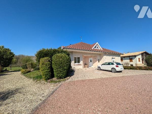 LA GRANGE AUX BOIS - Pavillon en parfait état de 201m² avec terrain de 5711m²