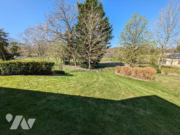 LA GRANGE AUX BOIS - Pavillon en parfait état de 201m² avec terrain de 5711m²