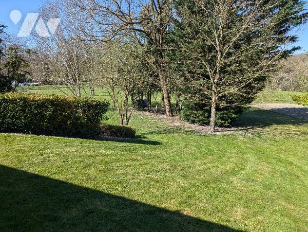 LA GRANGE AUX BOIS - Pavillon en parfait état de 201m² avec terrain de 5711m²