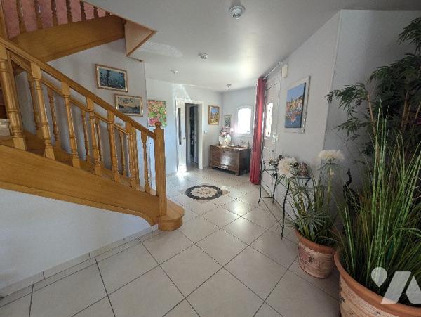 LA GRANGE AUX BOIS - Pavillon en parfait état de 201m² avec terrain de 5711m²