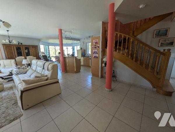 LA GRANGE AUX BOIS - Pavillon en parfait état de 201m² avec terrain de 5711m²