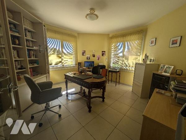 LA GRANGE AUX BOIS - Pavillon en parfait état de 201m² avec terrain de 5711m²