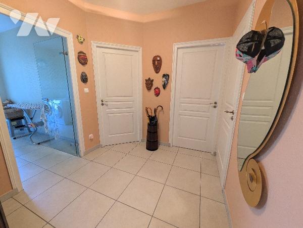 LA GRANGE AUX BOIS - Pavillon en parfait état de 201m² avec terrain de 5711m²