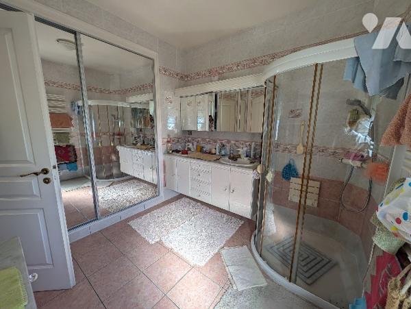 LA GRANGE AUX BOIS - Pavillon en parfait état de 201m² avec terrain de 5711m²