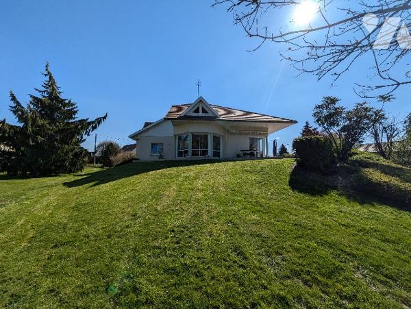 LA GRANGE AUX BOIS - Pavillon en parfait état de 201m² avec terrain de 5711m²