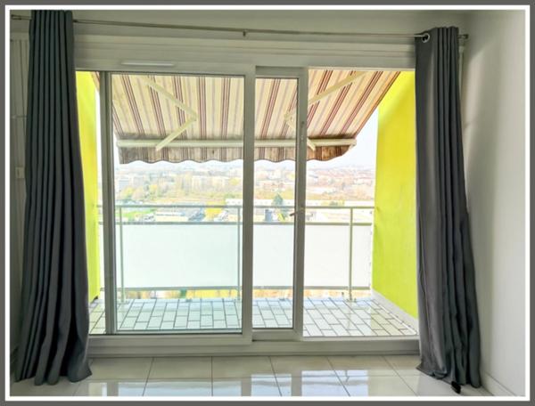 Appartement à vendre 2 pièces RIS ORANGIS (91) - Dernier étage avec vue dégagée - idéal investisseur ou primo accédant