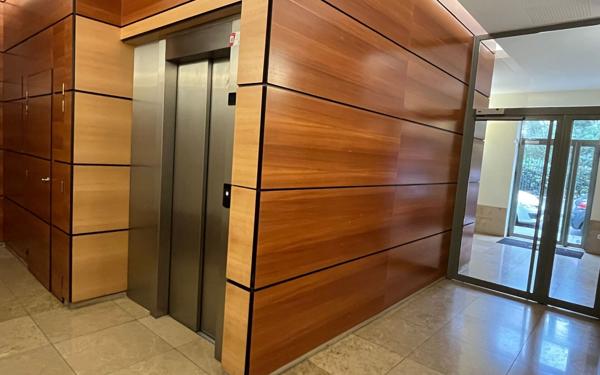 Appartement à vendre    2 pièces • 44,48 m2 Paris 12