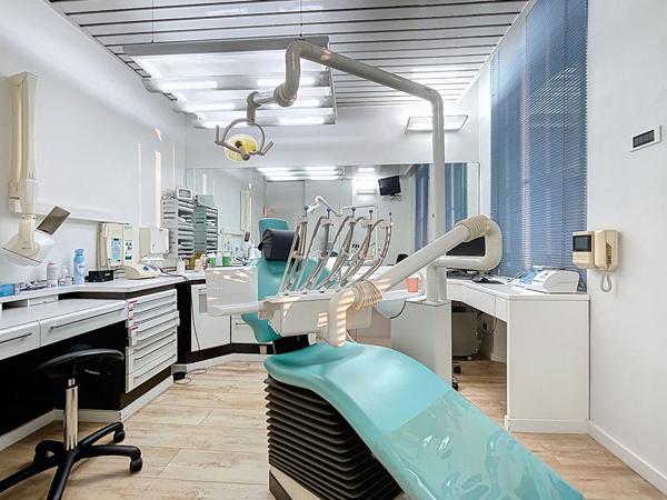 A vendre : bureaux + fond de commerce chirurgien dentiste 13008 Marseille