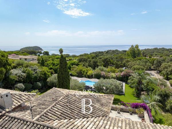 Sainte-Lucie-de-Porto-Vecchio, Villa 7 Chambres -  250 m² à vendre