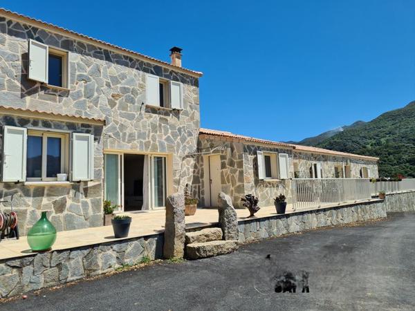 Maison 26 pièces - 500 m²