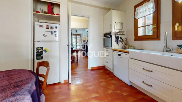 Maison spacieuse à vendre à Le Thor - 4 chambres et grand jardin avec piscine !