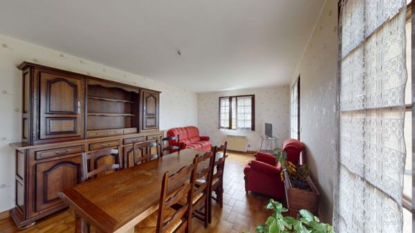 Maison 4 chambres avec terrain d'environ 800 m² ? Beau potentiel à Saint-Germain-du-Bois