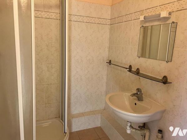 LAVAL, Appartement type 4