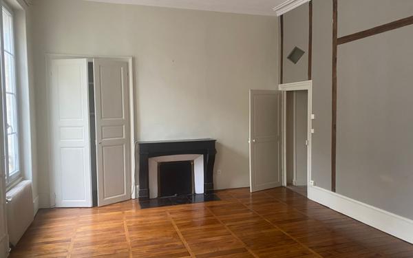 Appartement à louer    4 pièces • 140,57 m2 Nevers