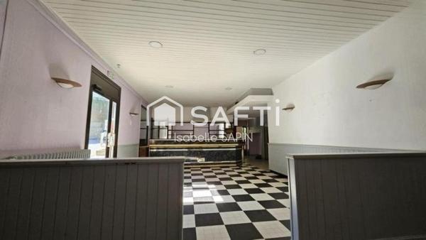 Ensemble immobilier à usage de bar et d'hôtel restaurant à rénover