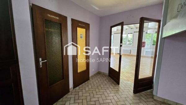 Ensemble immobilier à usage de bar et d'hôtel restaurant à rénover