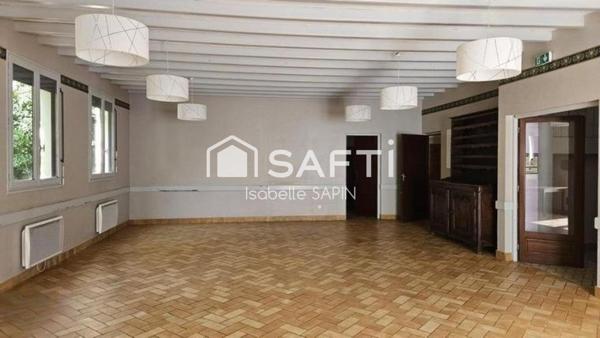 Ensemble immobilier à usage de bar et d'hôtel restaurant à rénover