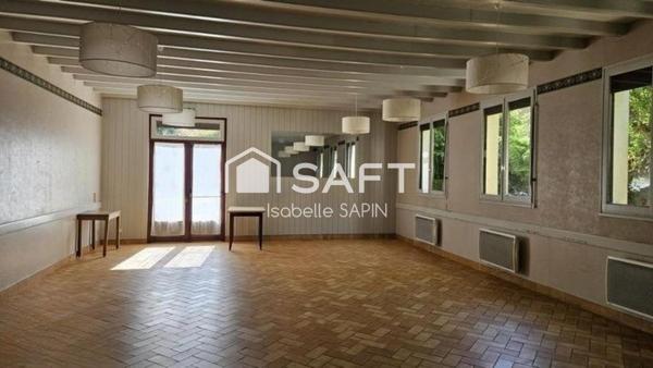 Ensemble immobilier à usage de bar et d'hôtel restaurant à rénover