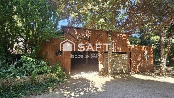 Ensemble immobilier à usage de bar et d'hôtel restaurant à rénover