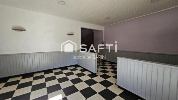 Ensemble immobilier à usage de bar et d'hôtel restaurant à rénover