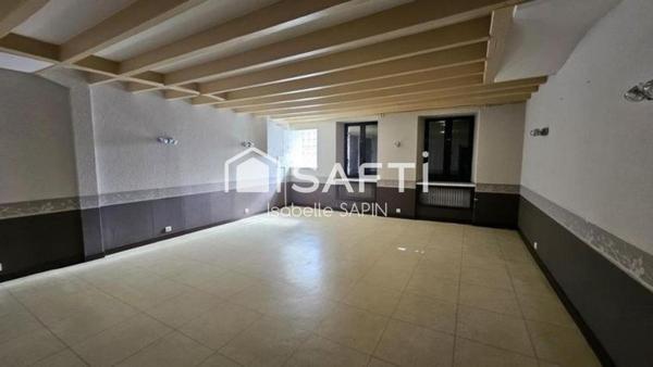 Ensemble immobilier à usage de bar et d'hôtel restaurant à rénover