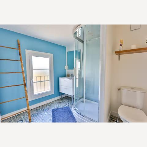 Immeuble
         3 pièces
        - 77 m² 179 900 €*