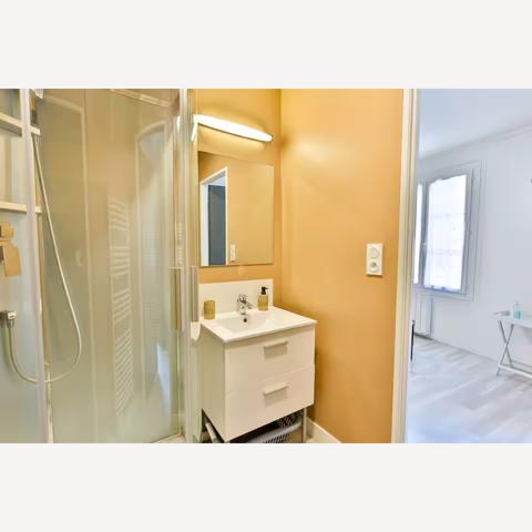 Immeuble
         3 pièces
        - 77 m² 179 900 €*