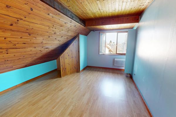 Appartement en duplex de 178m2 avec cour et terrain privatif