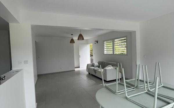 Appartement à louer    3 pièces •  Le Gosier