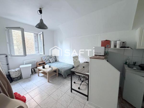 IMMEUBLE DE 5 LOGEMENTS + UNE COUR DANS LE CENTRE VILLE DE NIORT