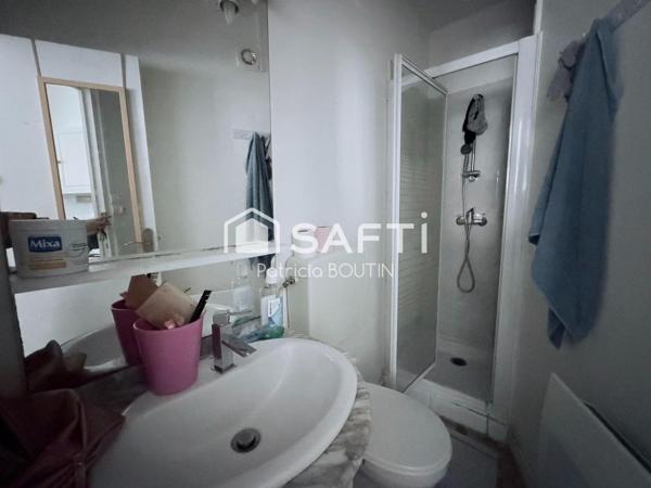 IMMEUBLE DE 5 LOGEMENTS + UNE COUR DANS LE CENTRE VILLE DE NIORT