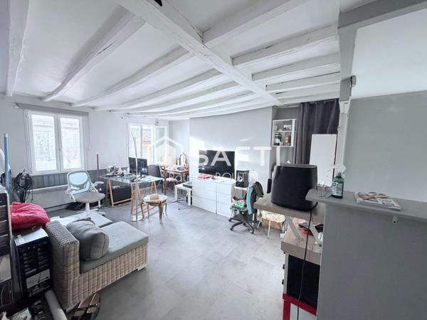 IMMEUBLE DE 5 LOGEMENTS + UNE COUR DANS LE CENTRE VILLE DE NIORT