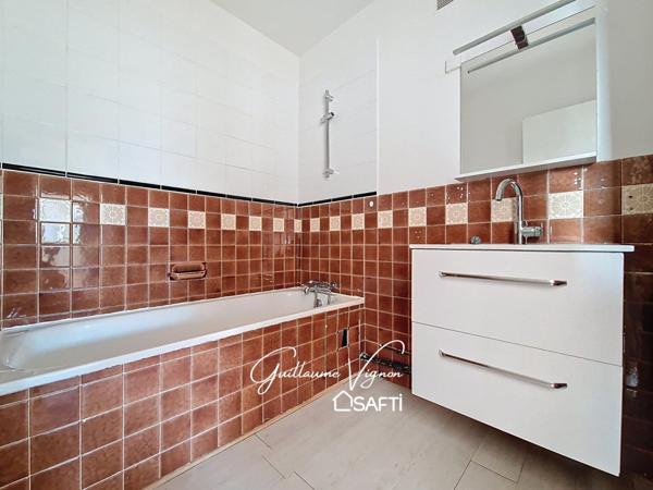 T5 lumineux en étage élevé, proche des commodités