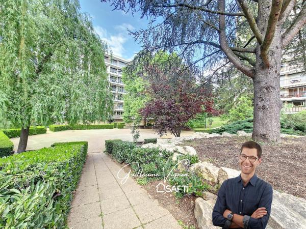 T5 lumineux en étage élevé, proche des commodités