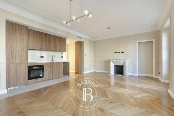Paris 8ème, Appartement 2 Chambres -  71 m² à vendre