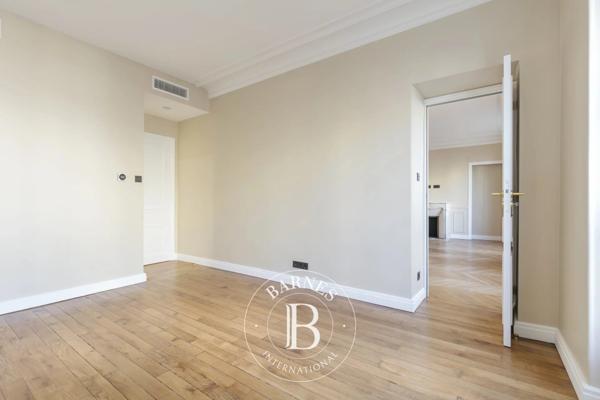 Paris 8ème, Appartement 2 Chambres -  71 m² à vendre