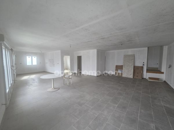 Maison à vendre 4 pièces, garage et vaste sous-sol proche de la Belgique et du Luxembourg
