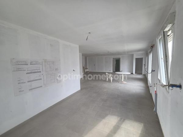 Maison à vendre 4 pièces, garage et vaste sous-sol proche de la Belgique et du Luxembourg