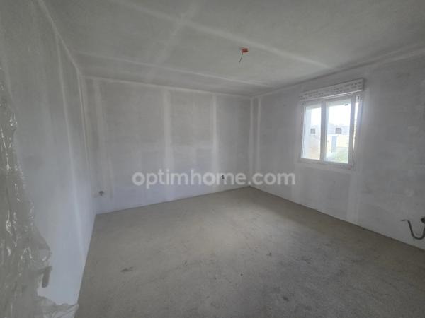 Maison à vendre 4 pièces, garage et vaste sous-sol proche de la Belgique et du Luxembourg