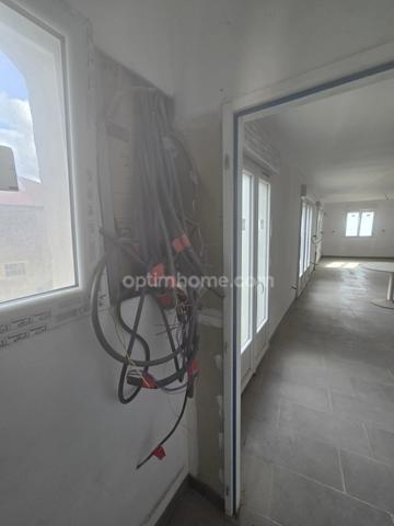 Maison à vendre 4 pièces, garage et vaste sous-sol proche de la Belgique et du Luxembourg