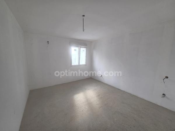 Maison à vendre 4 pièces, garage et vaste sous-sol proche de la Belgique et du Luxembourg