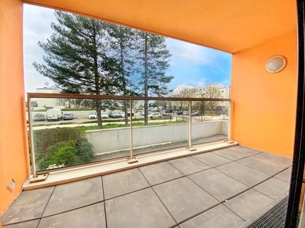 CROIX BONNEAU - T2 - 50 M2 + TERRASSE & BALCON + PK