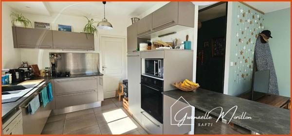 Contemporaine, au calme,proche écoles et commerces