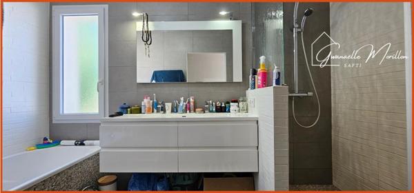 Contemporaine, au calme,proche écoles et commerces