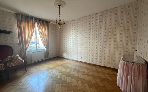 Maison à vendre    5 pièces •  Mamers