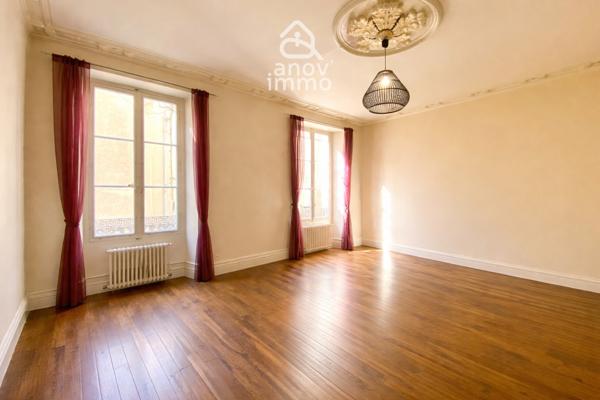 Studio
                                                                                                                                                                                                                                                                                                                        1 pièce(s)                                                                                                                                                                                                                                                                                                                              36.21  m²