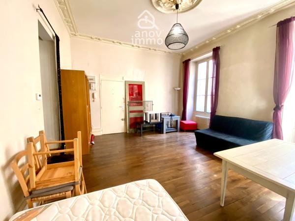 Studio
                                                                                                                                                                                                                                                                                                                        1 pièce(s)                                                                                                                                                                                                                                                                                                                              36.21  m²