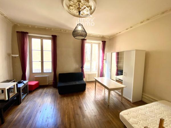 Studio
                                                                                                                                                                                                                                                                                                                        1 pièce(s)                                                                                                                                                                                                                                                                                                                              36.21  m²
