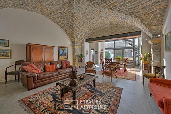 Quand la lumière réinvente une ancienne écurie